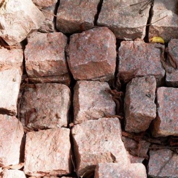 Đá Cubic Granite Đỏ KT 10x10x5cm CNS MART- DCB13