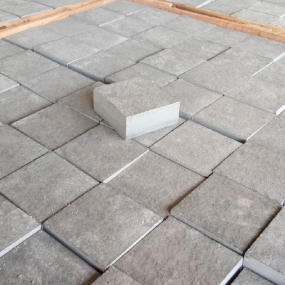 Đá Cubic Bazan Xám Khò Mặt KT 10x10x3cm CNS MART- DSV101