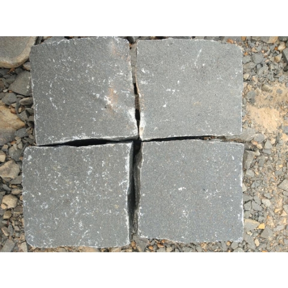 Đá Cubic Bazan Đen Chẻ Tay KT 10x10x5 cm CNS MART- DCB1