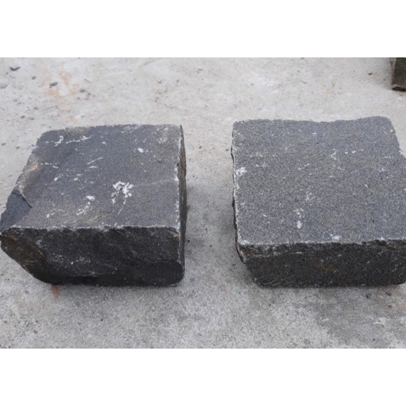 Đá Cubic Bazan Đen Cắt 4 cạnh KT 10x10x5cm CNS MART- DCB3