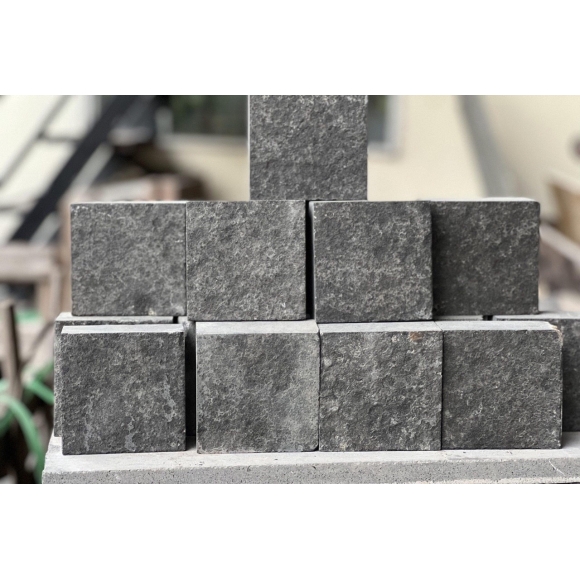 Đá Cubic Bazan Đen Mặt Khò KT10x10x5cm CNS MART- DSV24