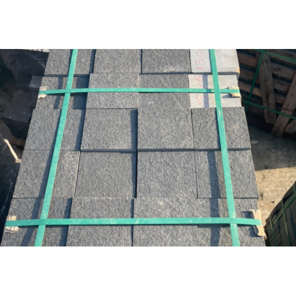 Đá Bazan Đen Khò Lửa KT 30x30x2cm CNS MART- DSV15